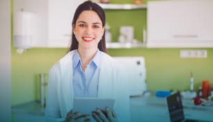 Doctora explicando un triage