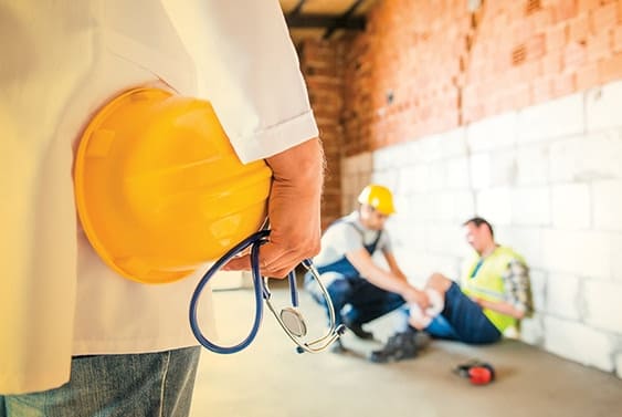 doctor preparandose para un accidente